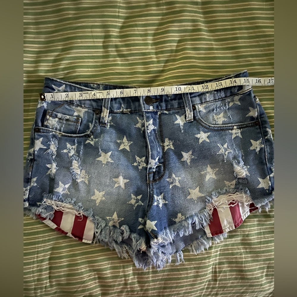 Cute patriotic shorts.